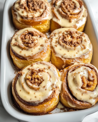 cinnamon-rolls-stuffed-with-pumpkin-cheesecake