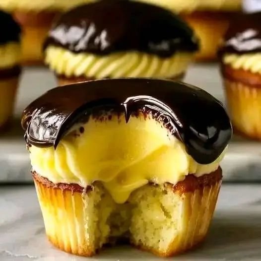 Boston Cream Pie Cupcakes R